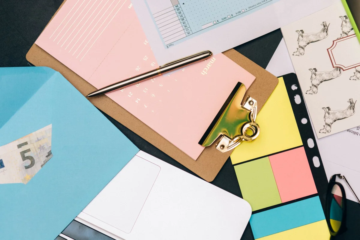 Envelopes and a desk calendar with a payment due date circled