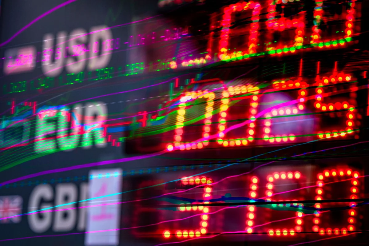 A digital sign displaying a bank interest rate percentage